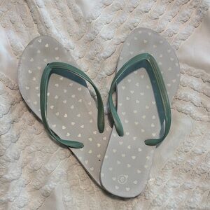 Heart Patterned Flip Flops - Teal and White